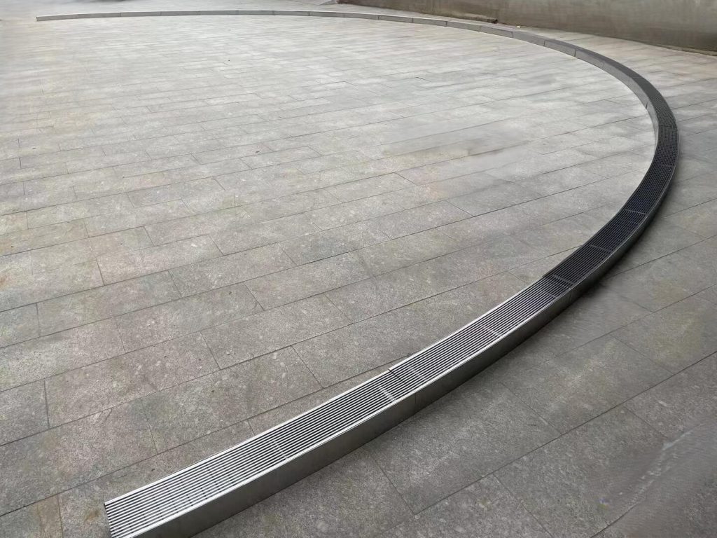 arc shape linear drain